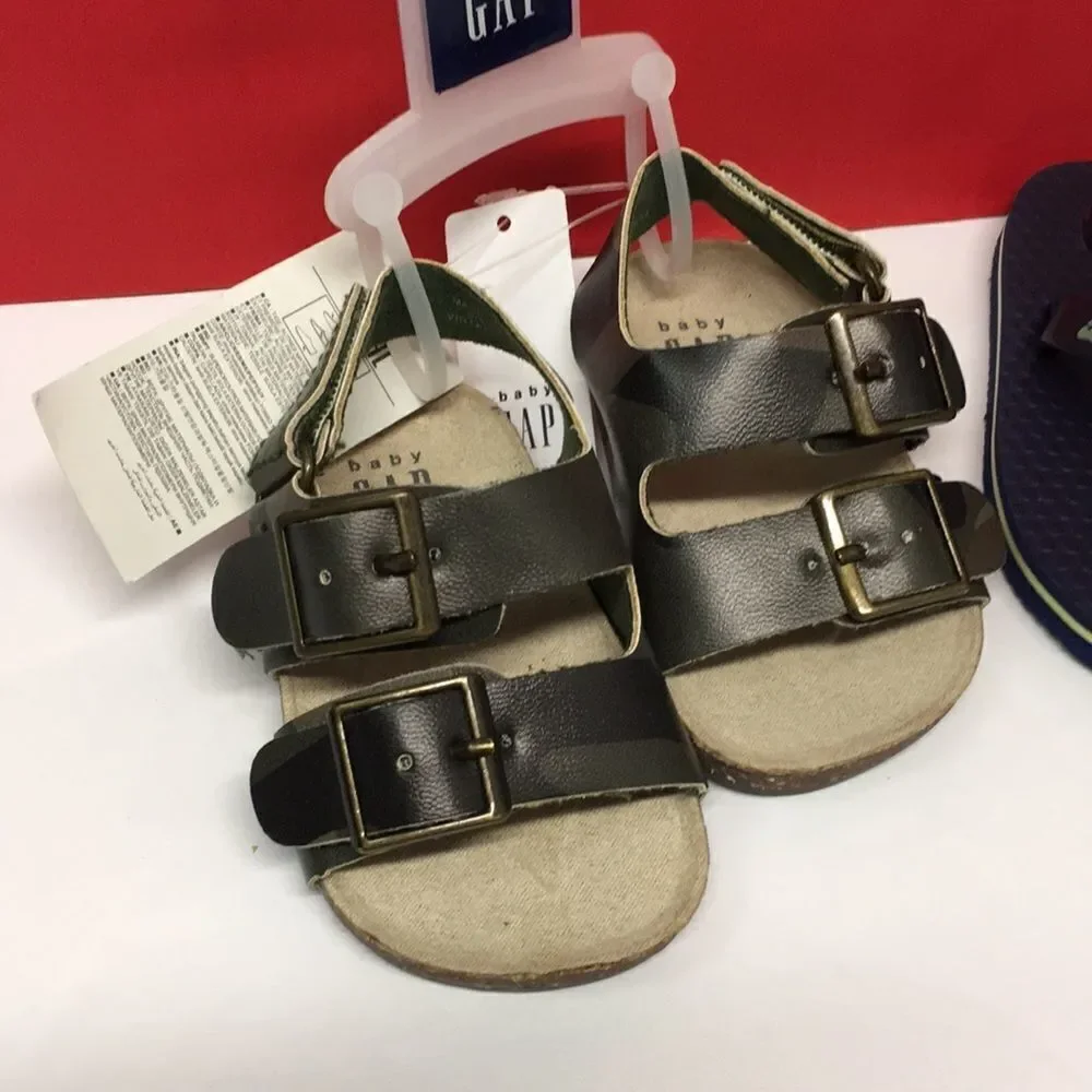 🔥2 kids boys shoes baby  Gap 3-6M New  (200)